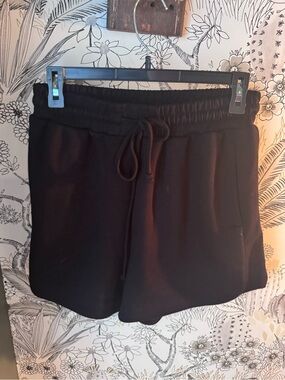 Wishlist Women's Scuba Knit Shorts in Black